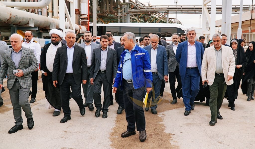 همزمان با بازدید سرپرست شرکت ملی صنایع پتروشیمی و برخی از اعضای کمیسیون های انرژی، تلفیق، اقتصادی و حمایت از تولید مجلس از منطقه ویژه اقتصادی: بازدید از طرح های توسعه ای پتروشیمی بندرامام