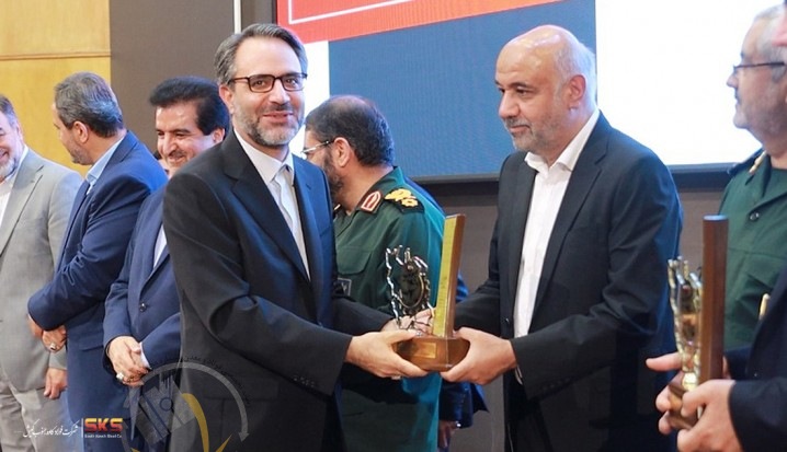 در نخستین دوره جشنواره ملی نشان اقتصاد مقاومتی صورت گرفت؛ نشان ملی اقتصاد مقاومتی در دستان فولاد کاوه جنوب کیش