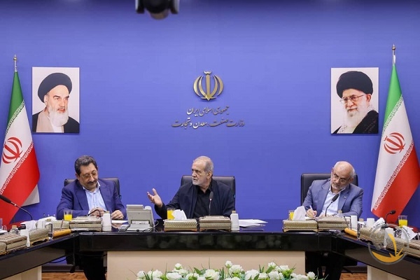 پزشکیان به اتابک : دیگر مجوز صنایع آب‌ بر به تهران داده نشود
