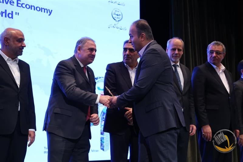 درخشش نام ذوب‌آهن اصفهان در همایش بین المللی اقتصاد تعاونی؛ تعاونی مصرف کارکنان ذوب آهن، تعاونی برتر ملی شد
