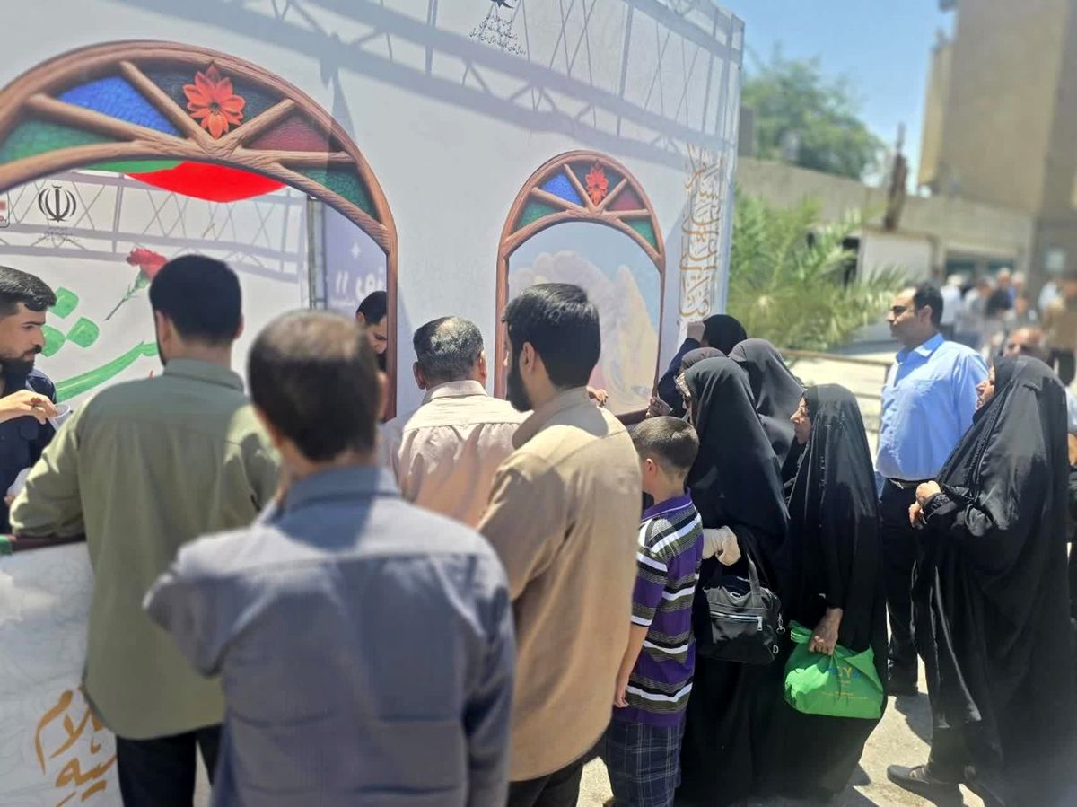 همزمان با روز جهانی کار و کارگر:*موکب پذیرایی شرکت فولاد اکسین و اداره کل تعاون، کار و رفاه اجتماعی استان خوزستان برپا شد*