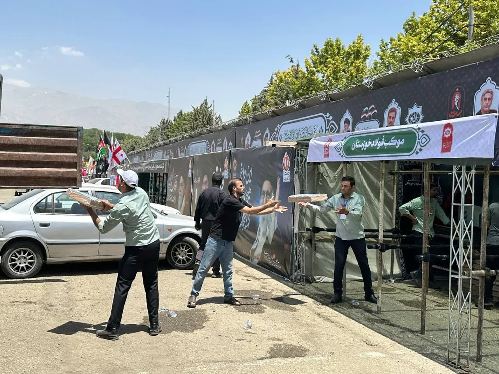 به همراه قائم‌مقام ستادی و مسئولیت‌های اجتماعی، بر فرآیند آماده‌سازی موکب شهدای فولاد خوزستان در مصلای امام خمینی (ره) تهران