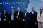 مدیرعامل پتروشیمی فن‌آوران ماهشهر تندیس زرین چهره‌های نامی صنعت و اقتصاد کشور را دریافت کرد
