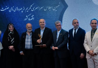 مدیرعامل پتروشیمی فن‌آوران ماهشهر تندیس زرین چهره‌های نامی صنعت و اقتصاد کشور را دریافت کرد