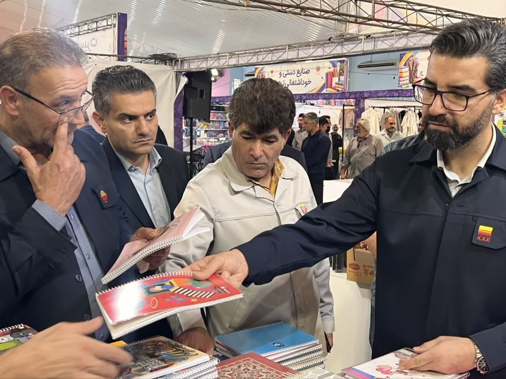 نمایشگاه نوشتافزار و ملزومات دانشآموزی ویژه خانواده بزرگ فولاد خوزستان افتتاح شد